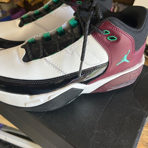 Jordan Max Aura 3 (GS) Size 6.5Y/7.5W Multicolor with Original Box - Picture 3 of 5